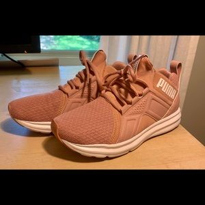 PUMA like new sneakers